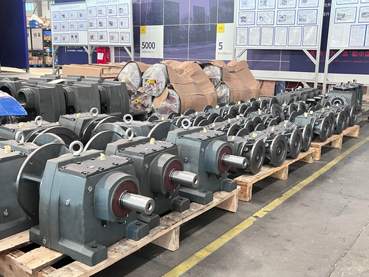 Carga de la caja de cambios de la serie de R alta del reductor helicoidal del motor con engranajes y alto esfuerzo de torsión